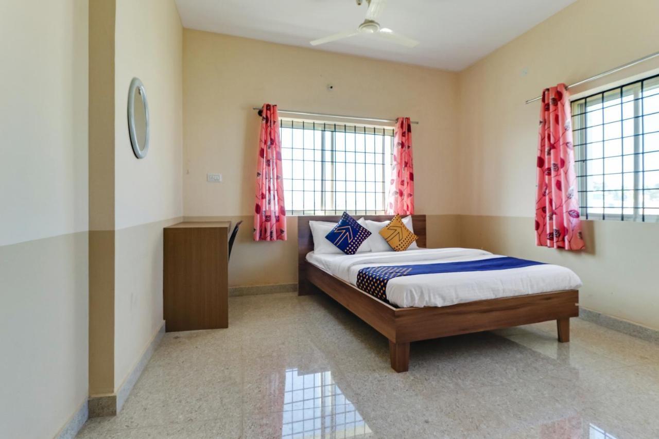Spot On 76940 Sri Annapoorneshwari Residency Boarding & Lodging Hotel Hassan Exterior photo