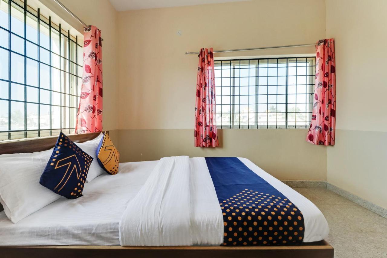 Spot On 76940 Sri Annapoorneshwari Residency Boarding & Lodging Hotel Hassan Exterior photo