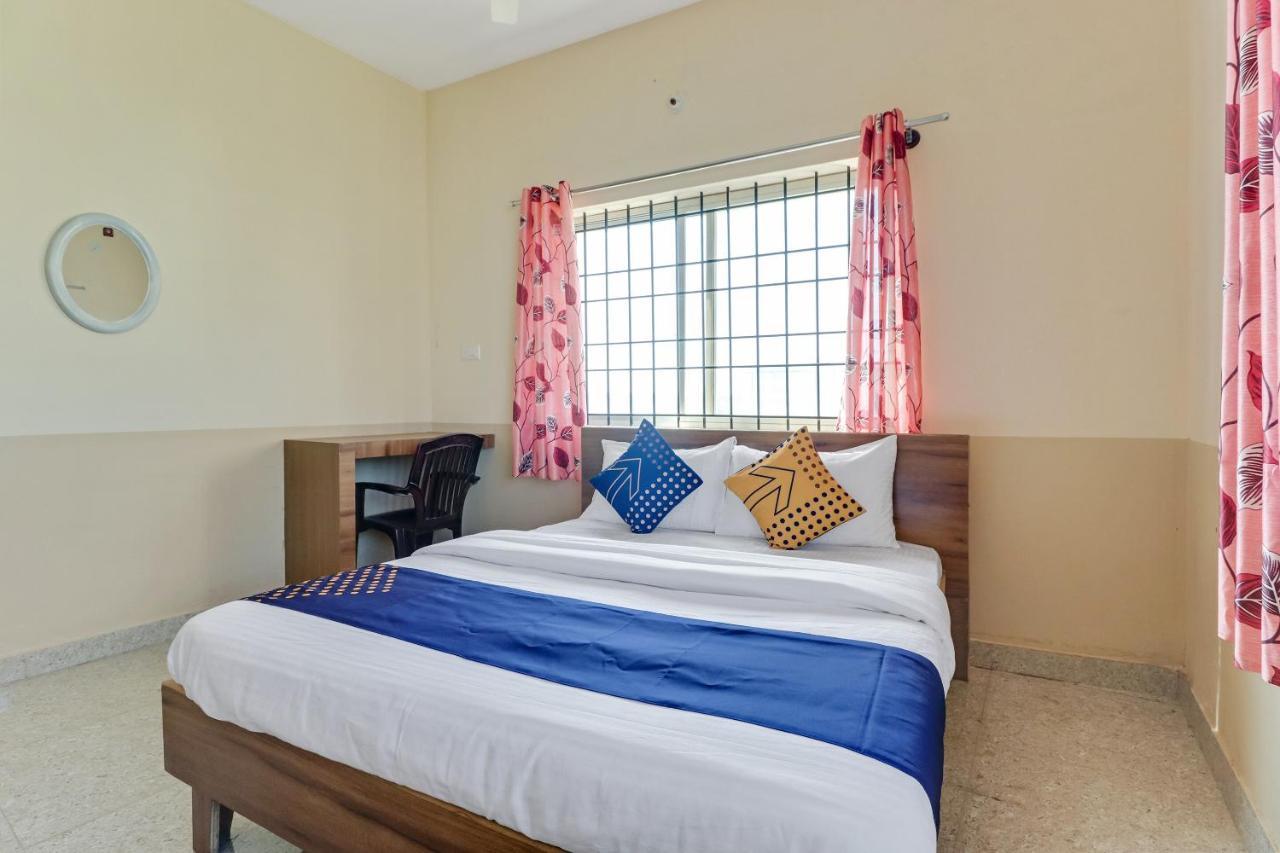 Spot On 76940 Sri Annapoorneshwari Residency Boarding & Lodging Hotel Hassan Exterior photo